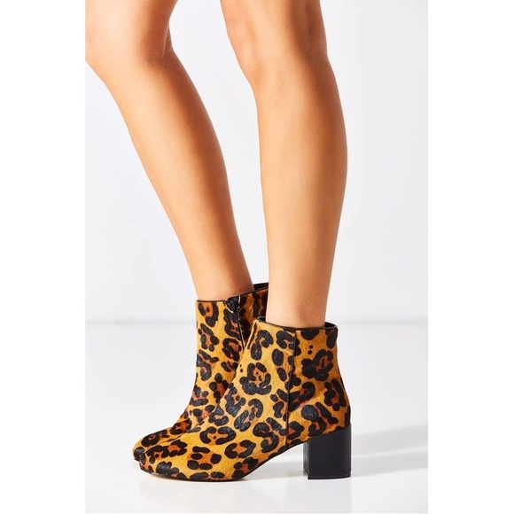 Urban Outfitters • Thelma Leopard Print Ankle Boot calf hair block heel